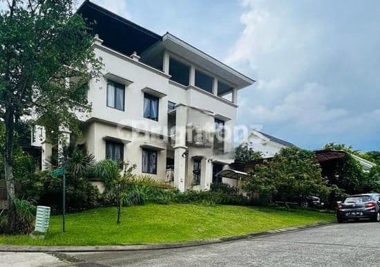 Rumah modern mewah 3 Lt,di Hooek Sentul City Bogor