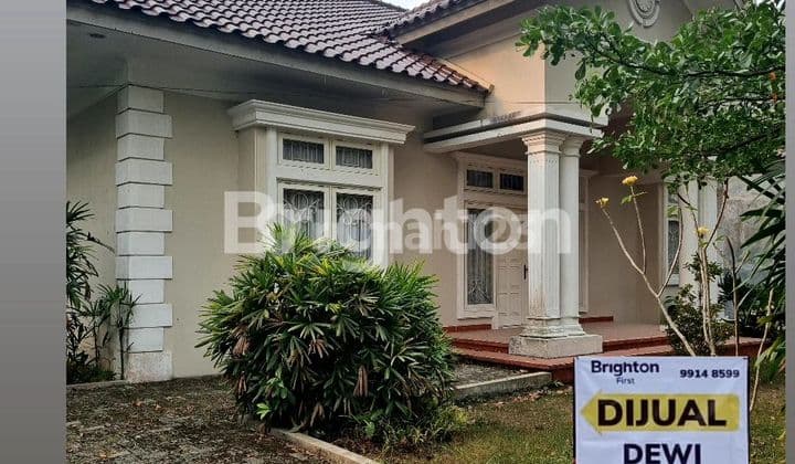 Rumah villa di cluster elite Sentul city,mewah cantik tenang dan asri.Siap huni