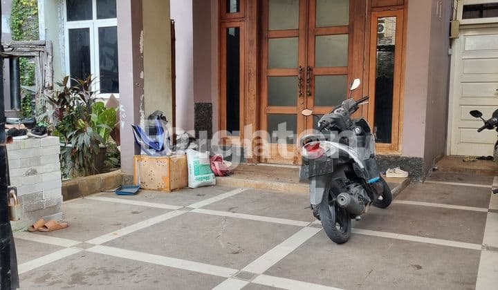 Rumah Luas,Tenang Dg Halaman Belakang,Dan Sirkulasi Udara Bebas.dekat Toll Borr dan Pertokoan.