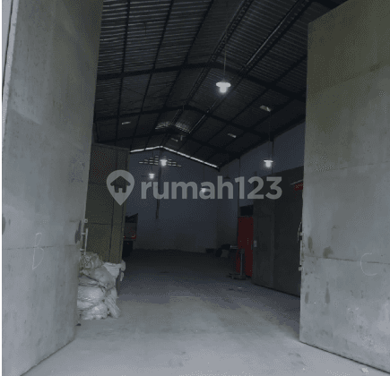 Gudang Kapuk Kamal Luas 676M2 Akses Parkir Luas