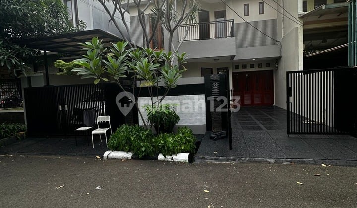 Fragrant Flower House, Beautiful Puri, Kembangan, West Jakarta 10x20
