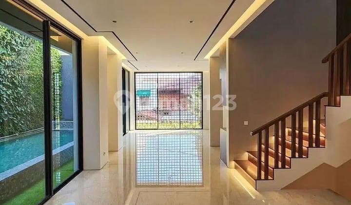 Rumah 4 Lantai Mewah Bagus SHM Ada Lift Pondok Hijau