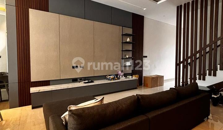 Rumah Mewah Ada Pool Kebon Jeruk Jakarta Barat 183 Meter