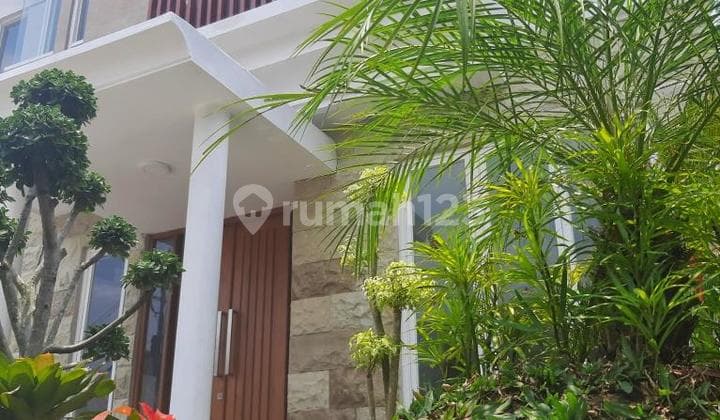 Rumah 2 Lantai Belakang Hotel Hyatt Jalan Palagan