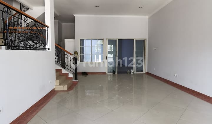 Rumah Katamaran Pik1 4+1Br Unfurnish Baru Dicat Ulang