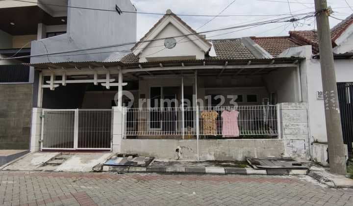 For Sale Row House on Jalan Besar in Mulyosari, Surabaya City, Freehold 125