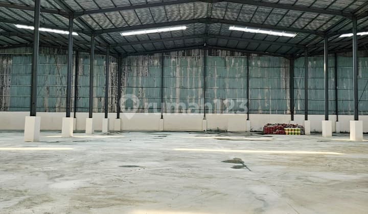 Gudang Daan Mogot, Murah, 750 M2, Bagus, Plong, Rapi, Akses Container 40 Ft, Siap Pakai