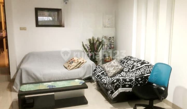 Rumah Grisenda Pik, Hook, 8x18.5, 3 Lantai, Split Level, Hadap Utara