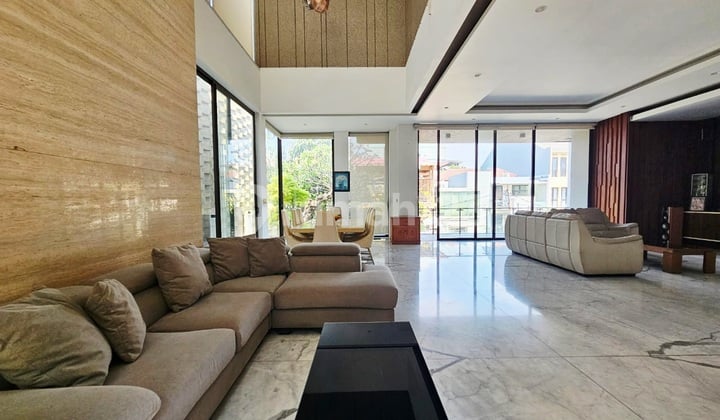 Rumah Mewah Pluit, Dekat Pantai Mutiara, 325 M2, Full Marmer, 3 Lantai, Lift, Furnish Modern