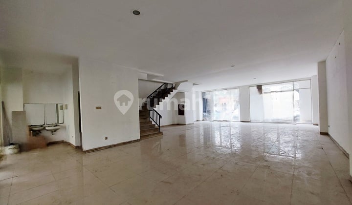 Green Lake Adjacent Ruko, Near Metland Puri, 325 M2, Good Condition, Neat, Spacious Parking, Suitable for Offices, Clinics, Salons, Premium Location