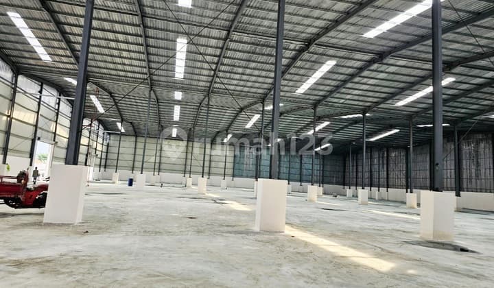 Gudang Daan Mogot, Murah, Bagus, 1150 M2, Container 40 Ft, Siap Pakai