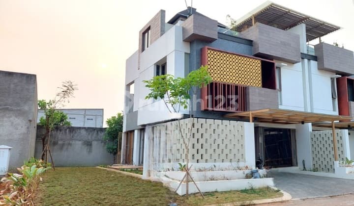 Puri House 11 Hook, Metland Puri, Near Puri Indah, Hook, 149 M2, Extra Side Garden, East-South Facing