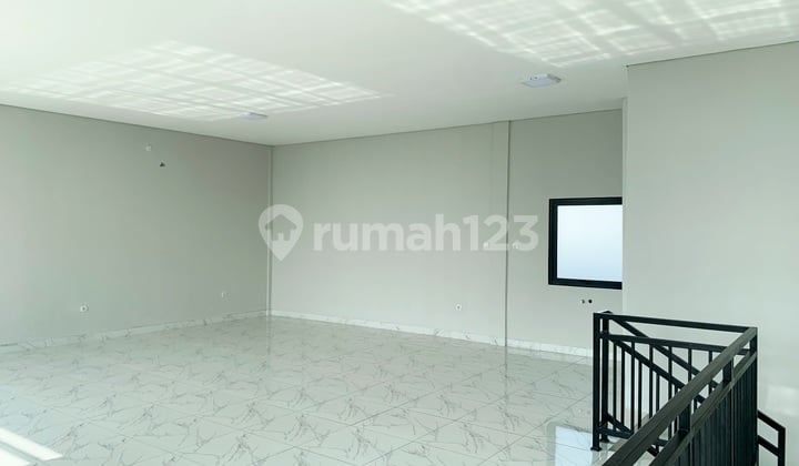 Gudang Elang Mas, Murah, 396 M2, Ceiling Tinggi, Rapi, Siap Pakai