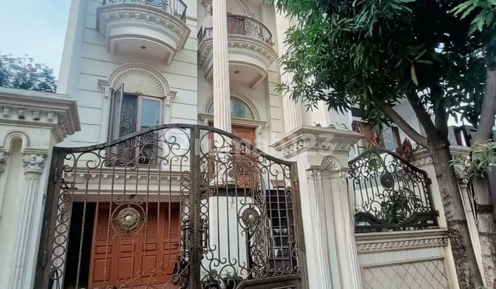 Rumah Walet Pik, Murah, 175 M2, 3 Lantai, Bagus Terawat, Hadap Selatan, Shm