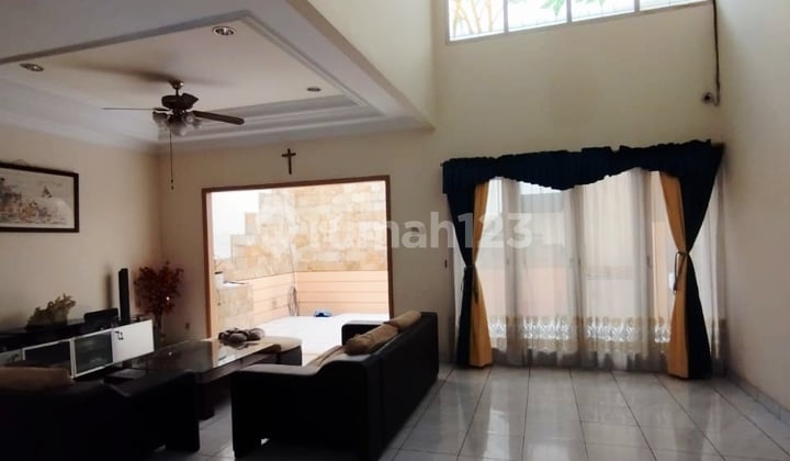 Rumah Permata Buana, Murah, 300 M2, Hadap Selatan, Full Furnish Rapi
