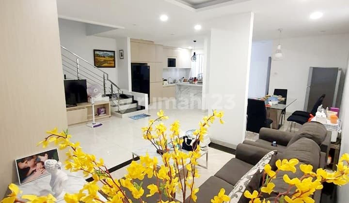 Rumah Camar Pik 165 M2 Rapi, Hadap Utara, Bisa Kpr