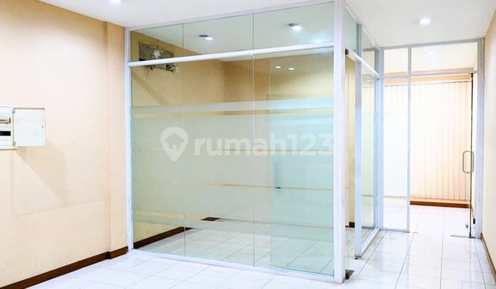 Ruko Puri Indah, Murah, 3 Lantai, Lokasi Bagus Jalan Ramai, Cocok Bank, Kantor, Showroom, Klinik, Kursus