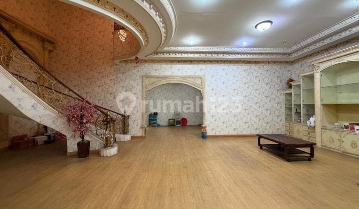 Disewakan Rmh Mewah 3.5 Lantai