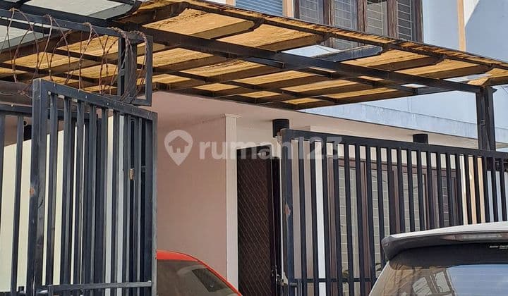 Rumah 2 lantai, jalan 2 mbl, tidak banjir, dlm komplek