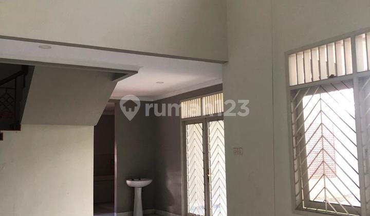 Disewakan Rmh Tanjung Duren 2 Lantai 300m2 Strategis