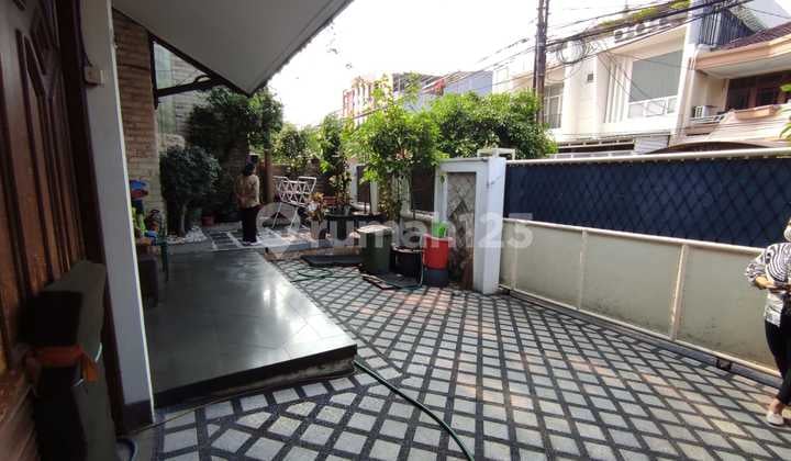 Disewakan Rmh Tjdrn Selatan 220m2 Pinggir Jalan