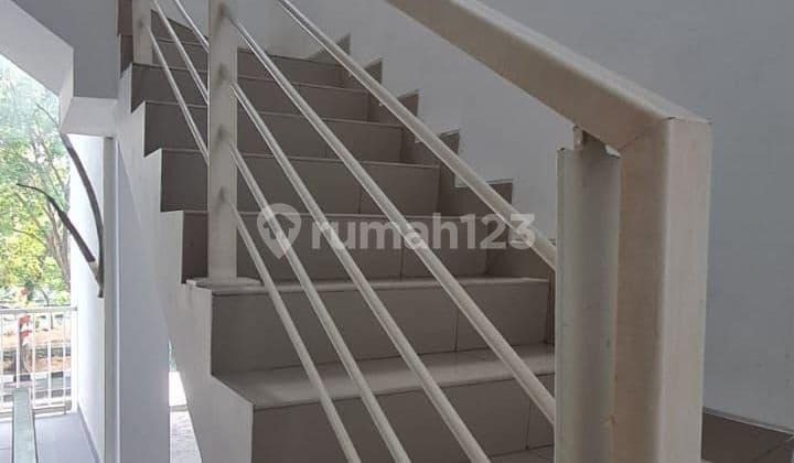 Disewakan Rmh 3 Lantai Grisenda