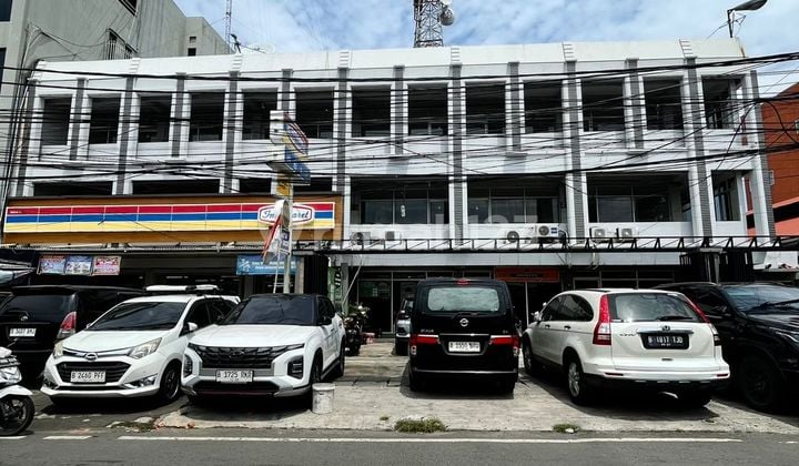 Dijual Gedung Hoek 1050m2 Kemayoran Pinggir Jalan Raya