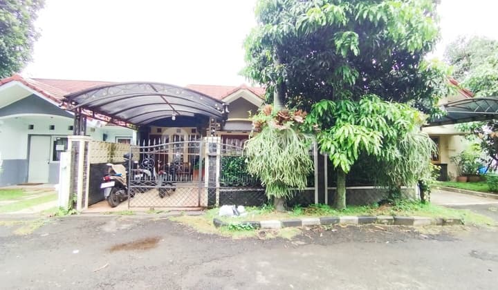 Dijual Cepat Rumah Cluster Bumi Adipura Cluster, Lingkungan Nyaman, Keamanan 24 Jam dengan One Way Portal Gate + Cctvspesifikasi* SHM, IMB, PBB * Luas Tanah 176Mtr²* Luas Bangunan 160Mtr²* 3+1 Kamar Tidur* 2 Kamar Mandi* Listrik 2200 Watt* Carport* Shm* J