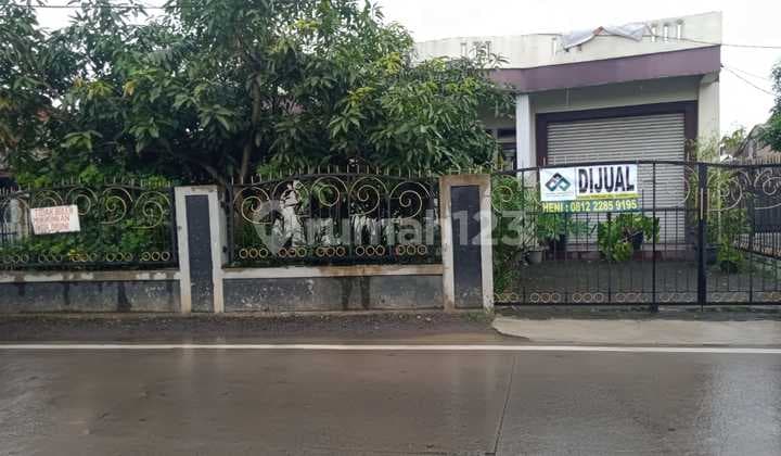 Dijual Rumah Plus Ruang Usaha 4 Pintu di Jalan Utama Golf Raya