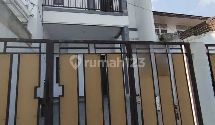 Rumah Di Arcamanik Endah Siap Huni 2 Lantai Barukeamanan 24 Jam Lingkungan Nyaman Aman Dan Asri Jalan Lebardekat Dengan Berbagai Fasilitas Umum Spesifikasi Rumah ;luas Tanah 88 Meterluas Bangunan 105 Meter 3+1 Kamar Tidur 2+1 Kamar Mandi Air Siblelistrik