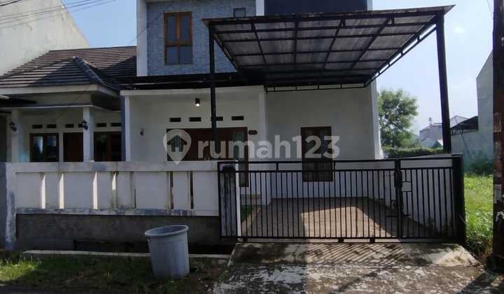 Rumah Disewakan di Cisaranten Arcamanik 2Lt Siap Huni Dekat dengan Sekolah,Pusat Belanjajalan Lebarkeamanan 24 Jamdekat Soekarno Hatta,Gedebage, Ujungberung, Antapani Spesifikasi Rumah ;Luas Tanah 176 Meterluas Bangunan 160 Meter 3 Kamar Tidur 2 Kamar Man