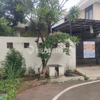 Rumah Komplek Banyak yang Cari. Jalan Arista Ii Komplek Billy & Moon Blok Bl 10 No. 32, Rt/Rw 010/010, Kelurahan Pondok Kelapa, Kecamatan Duren Sawit, Kota Jakarta Timur