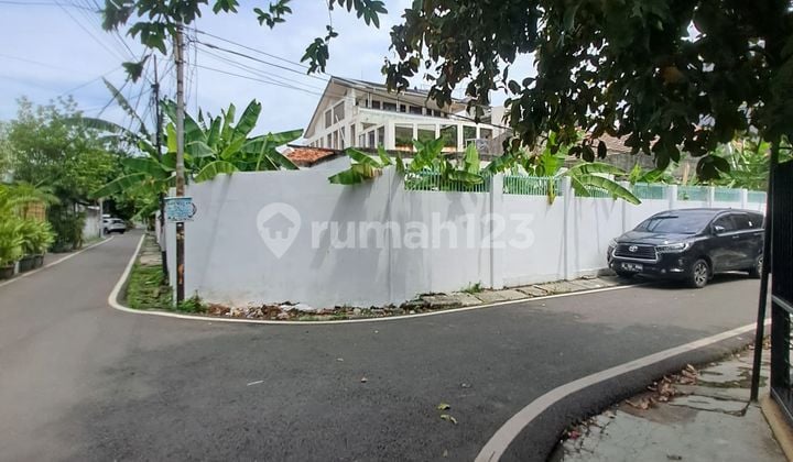 Rumah di Cideng Belakang Burger King. Jl. Kesehatan Vii No. 12 Kelurahan Petojo Selatan , Kecamatan Gambir, Kota Jakarta Pusat