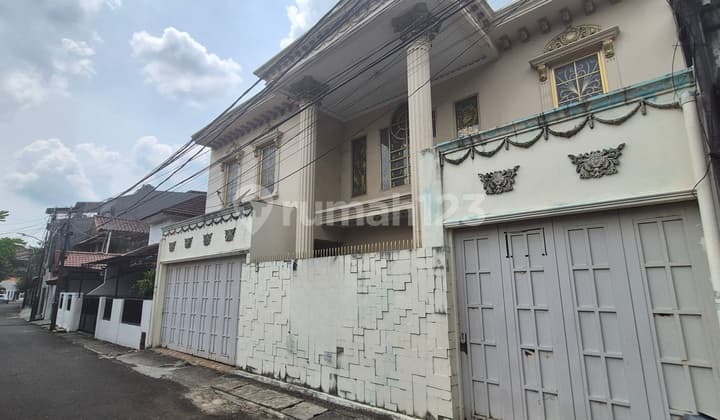 Hanya 300 Meter Dari Abdullah Syafei. Selangkah Dari Mall Casablanca. Jl. Tebet Utara Iii B No. 15 Kelurahan Tebet Timur Kecamatan Tebet Jakarta Selatan
