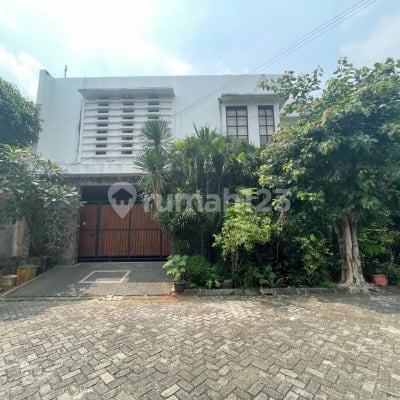 Rumah Bagus Besar. Taman Kedoya Indah No. 8C, Rt. 009 Rw. 005, Kel. Kedoya Selatan, Kec. Kebon Jeruk, Jakarta Barat, , Kedoya