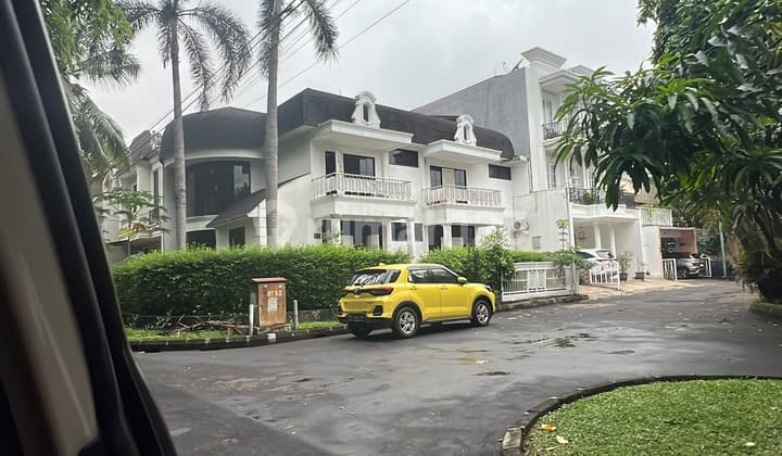 Di River Park Bintaro. Cluster Favorit. Rumah Hoek. Bintaro Jaya Sektor 8. Cluster River Park Blok Ge 3 No. 1, Kel Jurangmangu Barat ,Kec Pondok Aren, Tangerang Selatan, Bintaro