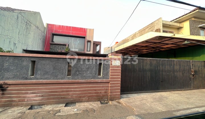 di MURAH DAN STRATEGIS. COCOK BUAT GUDANG ATAU KANTOR ATAU RUMAH TINGGAL. Jl. Cipinang Lontar No. 13, Ds/Kel. Cipinang Muara, Kec. Jatinegara, Kota Jakarta Timur,, Cipinang