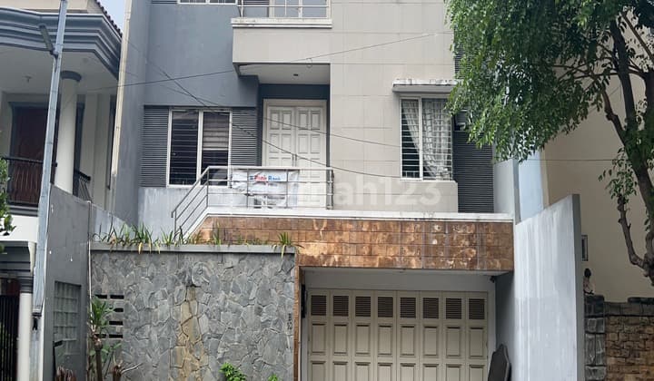 di Villa Menara Kelapa Gading Blok B , Pegangsaan dua, Kelapa Gading, Jakarta Utara, Kelapa Gading