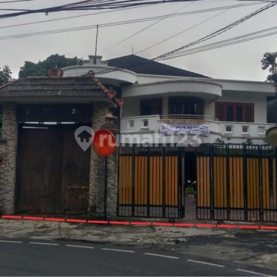 Di Rumah Besar Dijalan Utama. Seberang Citoz. Kompleks Rspp, Jalan Intan Kavling No. 8, Kelurahan Cilandak Barat, Kecamatan Cilandak, Kotamadya Jakarta Selatan, Fatmawati