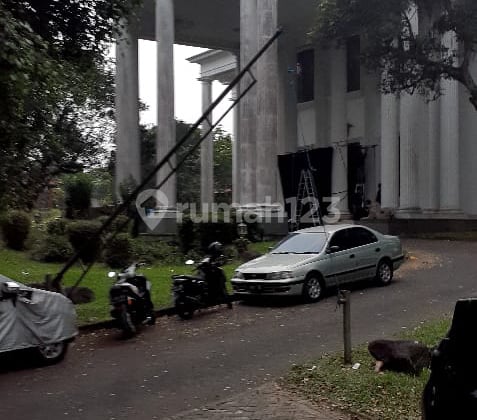 Di Lahan Besar di Dalam Komplek Royal Tajur. Persis Pintu Masuk Cluster. Belakang Indomaret dan Kantor Marketing Royal Tajur. Jl. Raya Tajur No. 170, Kel. Pakuan, Kec. Bogor Selatan, Kota Bogor, Tajur Halang
