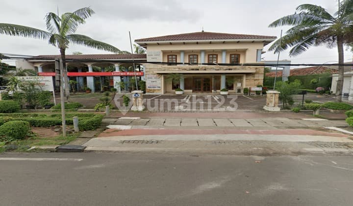 di Ex showroom dan bengkel mobil. Jl. Matraman Raya No. 71 73, RT 12 RW 4, Kel. Palmeriam, Matraman, Jakarta Timur, Matraman