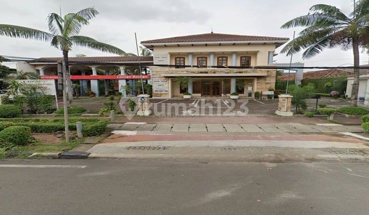 di Ex showroom dan bengkel mobil. Jl. Matraman Raya No. 71 73, RT 12 RW 4, Kel. Palmeriam, Matraman, Jakarta Timur, Matraman