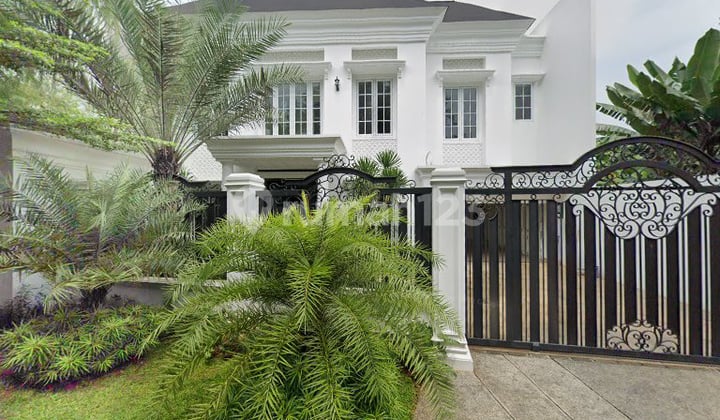 Di Rumah Mewah Gaya American Classic, Perumahan Pondok Indah, Jl. Duta Indah Iii Sektor Ii, Kel. Pondok Pinang, Kec. Kebayoran Lama, Jakarta Selatan, Pondok Indah