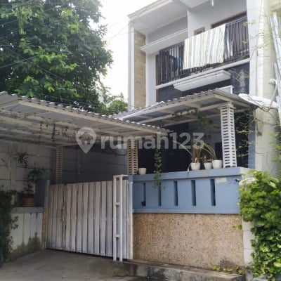 di Komplek Griya Srengseng, Jl. Pemancingan No. 99, Kelurahan Srengseng, Kecamatan Kembangan, Kotamadya Jakarta Barat, Srengseng