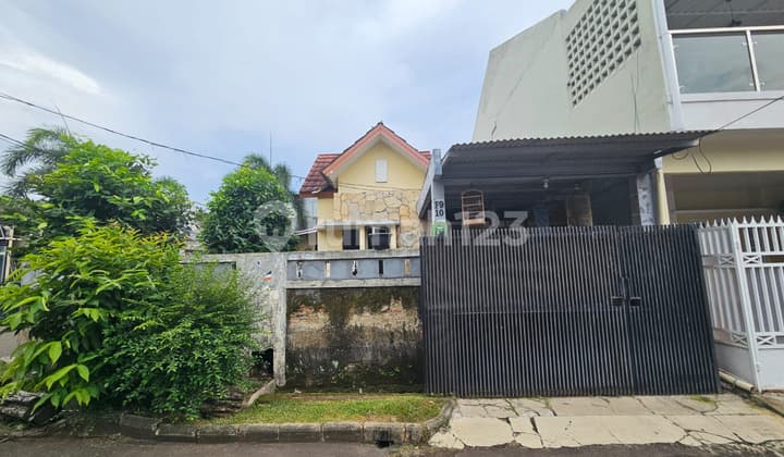Rumah Hoek Tengah BSD. Perumahan Serpong Park Blok F 9 No. 10 Kelurahan Jalupang Kecamatan Serpong Utara Kota Tangerang Selatan