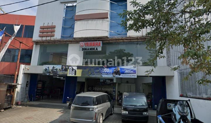 di Ex bengkel Cocok buat ruang usaha. wilayah komersial aktif. Jl. Meruya Ilir Raya No. 37, Kel. Meruya Utara, Kec. Kembangan, Kota Jakarta Barat, Meruya