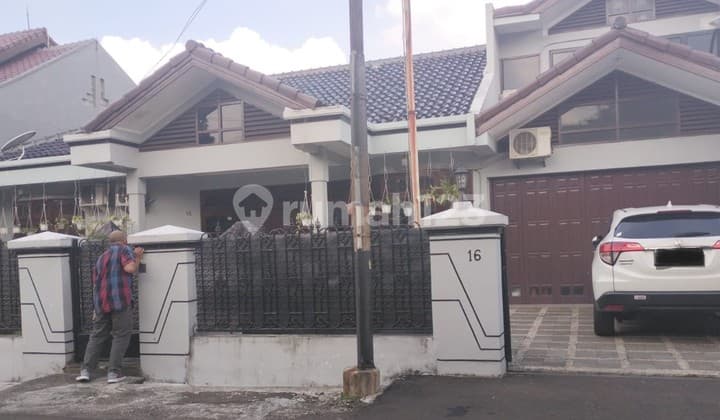 Di Hanya 7 Menit ke MRT Lebak Bulus. Komplek Dosen Ui No. 16 Kelurahan Cireundeu, Kecamatan Ciputat, Kabupaten Kota Tangerang Selatan, Cirendeu