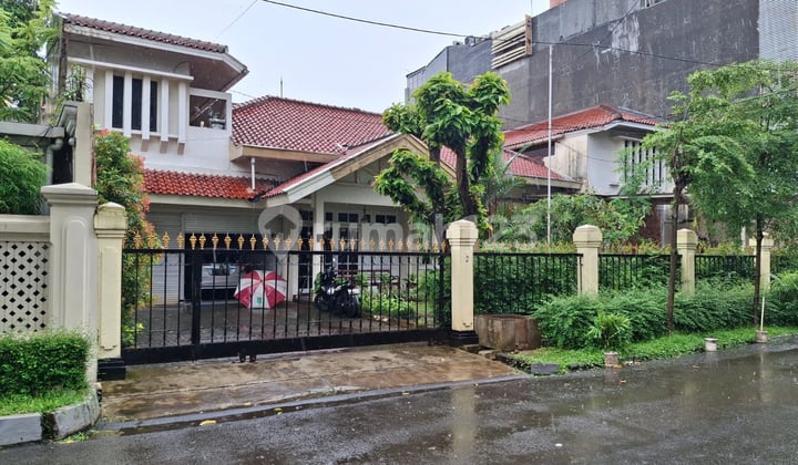 Rumah Selangkah Dari MRT Lebak Bulus dan Pintu Tol Ciputat Pondok Pinang. Jalan Karyawan No. 2, Kel Pondok Pinang, Kec Kebayoran Lama, Kota Jakarta Selatan