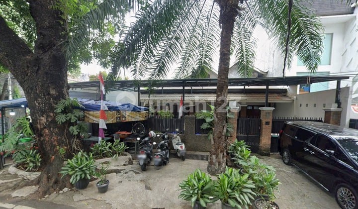 Rumah Hoek Hanya 600 Meter Dari Raya Senopati. Cocok Buat Hunian Kantor Ruang Usaha. di Jl. Bakti No.26, Rawa Barat, Kebayoran Baru, Kota Jakarta Selatan, Dki Jakarta, Indonesia, 12180, Senopati