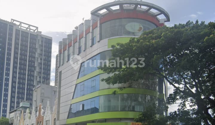 Gedung 5 Lantai Di Jalan Raya Serpong. Selangkah Dari Living World. Di Komplek Ruko. Jl. Sutera Niaga Iii , Pakulonan, Serpong Utara, Kota Tangerang Selatan, Banten, Indonesia, 15325, Alam Sutera